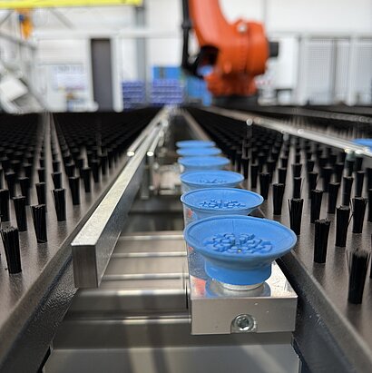 3-in-1 hybrid backgauge with increased suction power and an independent vacuum pump