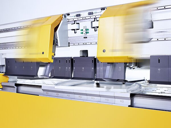 Superschnelle Biegeabläufe und automatischer Werkzeugwechsel